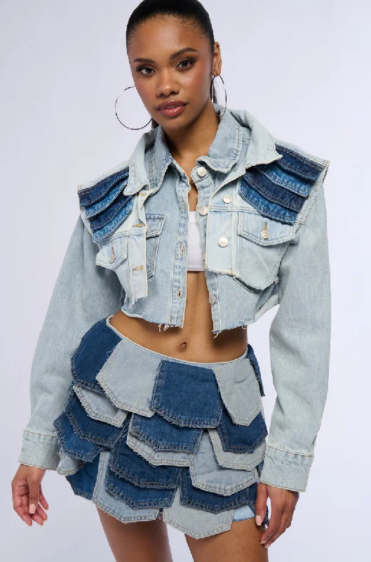 EVERYONE LOVES POCKETS DENIM CROP JACKET