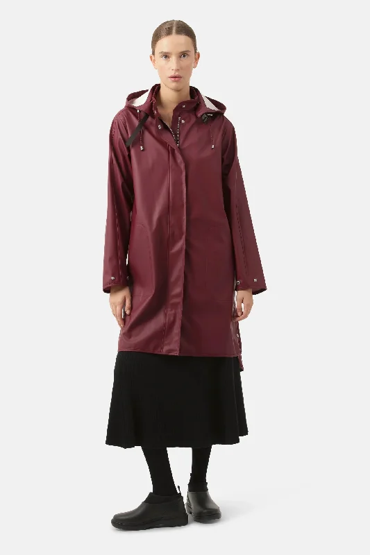 Ilse Jacobsen Long Raincoat in Maroon Banner - 307 - RAIN71