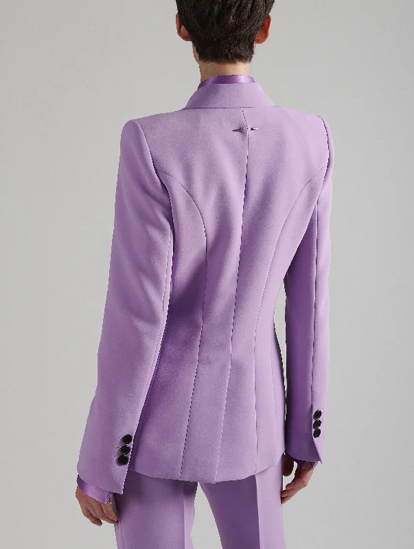 Veste de costume cintrée en crêpe lilas